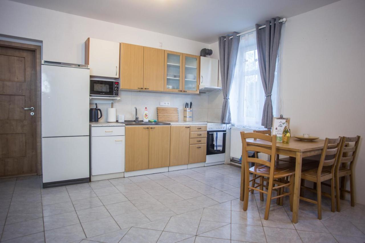 Apartmany Ve Mlejne Cachrov ภายนอก รูปภาพ