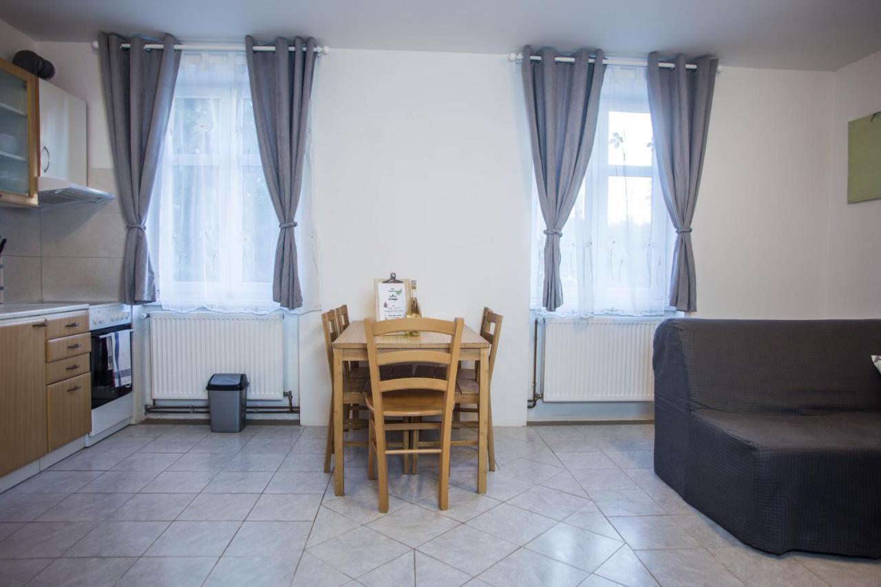 Apartmany Ve Mlejne Cachrov ภายนอก รูปภาพ