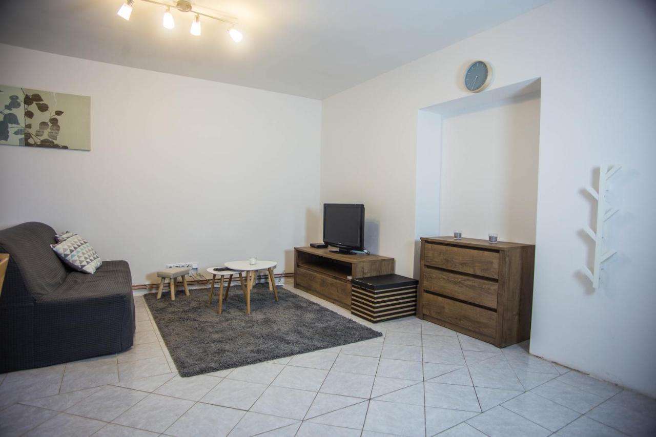 Apartmany Ve Mlejne Cachrov ภายนอก รูปภาพ
