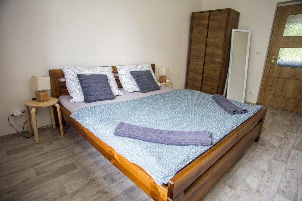 Apartmany Ve Mlejne Cachrov ภายนอก รูปภาพ